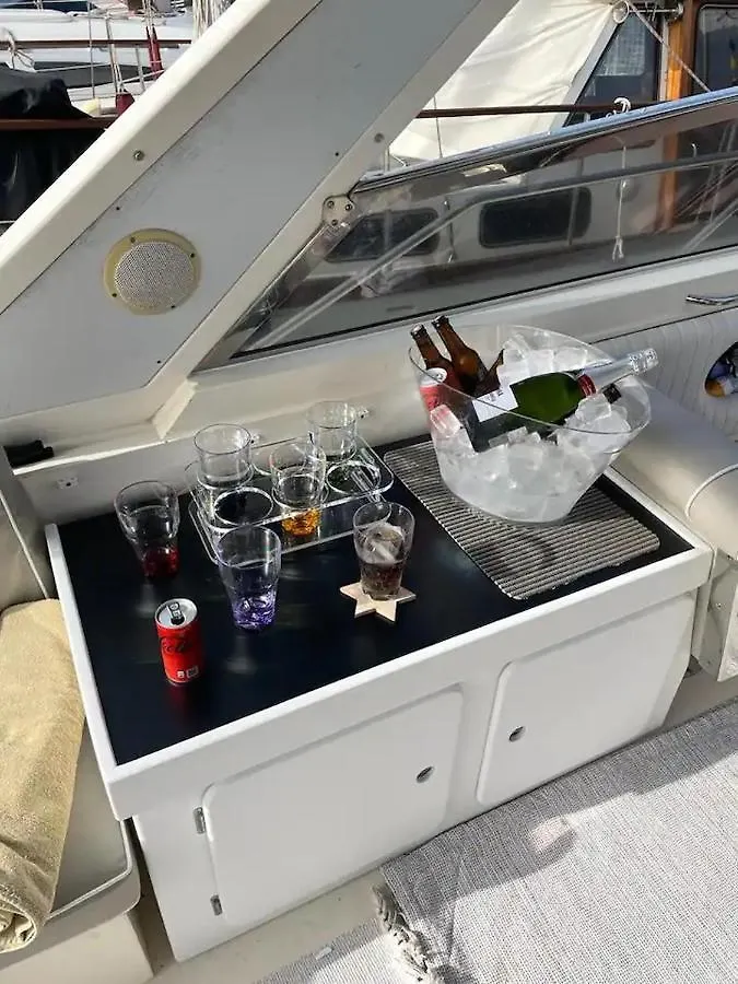 بوتيل فندق Boat In بويرتو دي موغان إسبانيا